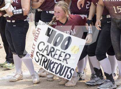 Thumbnail 3 in Mahomet-Seymour vs. Champaign Central (IHSA 3A Regional Final) photogallery.