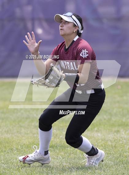 Thumbnail 1 in Mahomet-Seymour vs. Champaign Central (IHSA 3A Regional Final) photogallery.