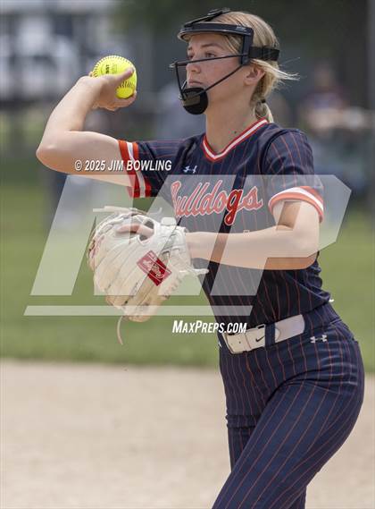 Thumbnail 2 in Mahomet-Seymour vs. Champaign Central (IHSA 3A Regional Final) photogallery.
