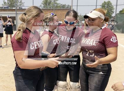 Thumbnail 3 in Mahomet-Seymour vs. Champaign Central (IHSA 3A Regional Final) photogallery.