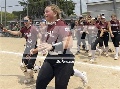 Thumbnail 2 in Mahomet-Seymour vs. Champaign Central (IHSA 3A Regional Final) photogallery.