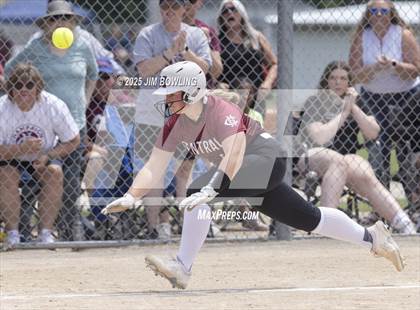 Thumbnail 2 in Mahomet-Seymour vs. Champaign Central (IHSA 3A Regional Final) photogallery.