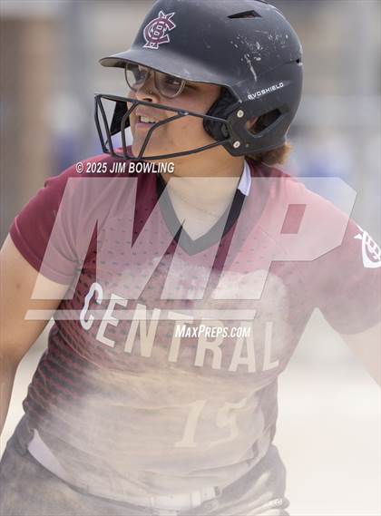 Thumbnail 3 in Mahomet-Seymour vs. Champaign Central (IHSA 3A Regional Final) photogallery.