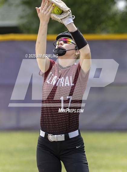 Thumbnail 3 in Mahomet-Seymour vs. Champaign Central (IHSA 3A Regional Final) photogallery.