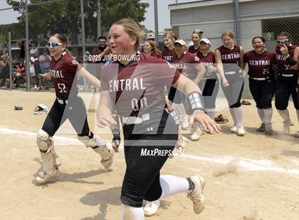 Thumbnail 1 in Mahomet-Seymour vs. Champaign Central (IHSA 3A Regional Final) photogallery.