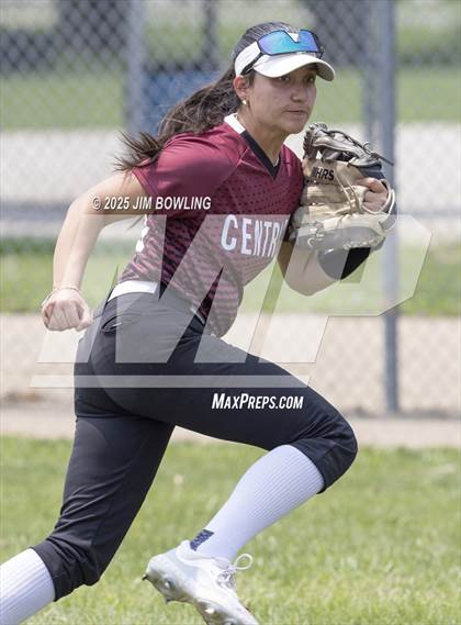 Thumbnail 2 in Mahomet-Seymour vs. Champaign Central (IHSA 3A Regional Final) photogallery.