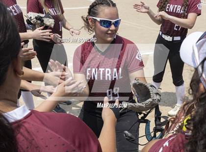 Thumbnail 3 in Mahomet-Seymour vs. Champaign Central (IHSA 3A Regional Final) photogallery.