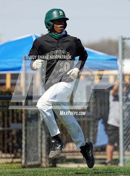 Thumbnail 1 in DeSoto vs. Naaman Forest photogallery.