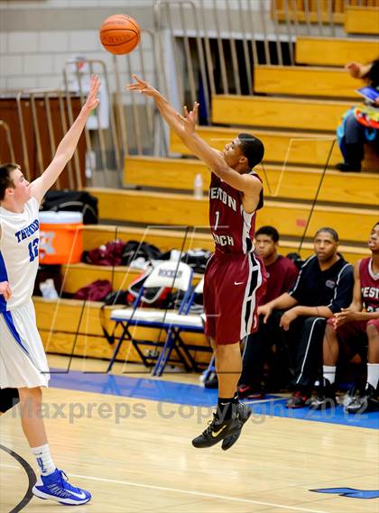 Thumbnail 2 in Rocklin vs. Weston Ranch (Rocklin Holiday Classic) photogallery.