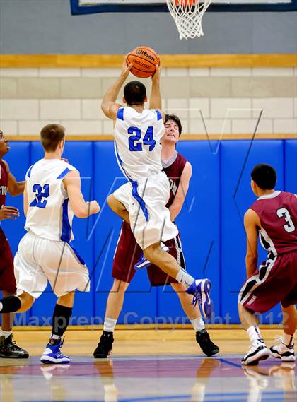 Thumbnail 2 in Rocklin vs. Weston Ranch (Rocklin Holiday Classic) photogallery.