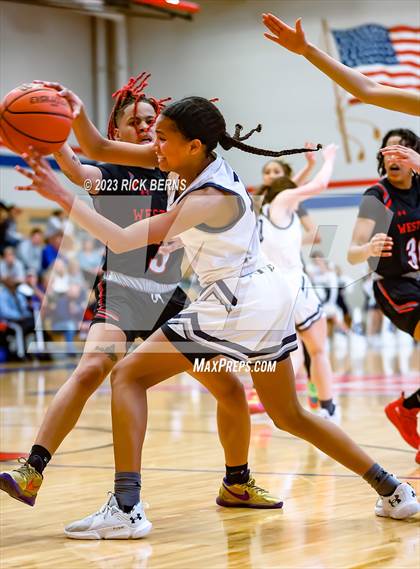 Thumbnail 3 in Tomball Memorial vs Westfield (UIL6A Region-2 Area Playoff) photogallery.