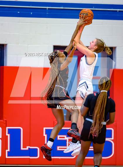 Thumbnail 2 in Tomball Memorial vs Westfield (UIL6A Region-2 Area Playoff) photogallery.