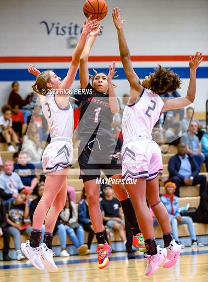 Thumbnail 3 in Tomball Memorial vs Westfield (UIL6A Region-2 Area Playoff) photogallery.