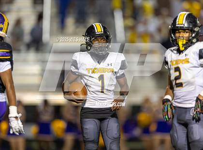 Thumbnail 1 in Charleston @ DeSoto Central photogallery.