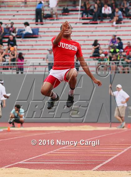 Thumbnail 3 in UIL 6A Region 4 Track Meet photogallery.
