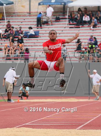 Thumbnail 1 in UIL 6A Region 4 Track Meet photogallery.