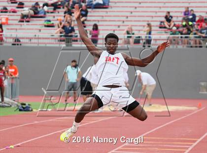 Thumbnail 2 in UIL 6A Region 4 Track Meet photogallery.