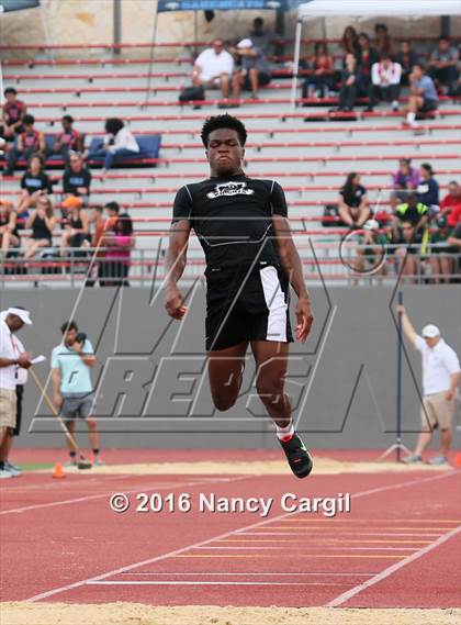 Thumbnail 1 in UIL 6A Region 4 Track Meet photogallery.