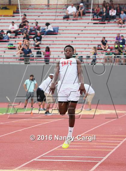 Thumbnail 3 in UIL 6A Region 4 Track Meet photogallery.