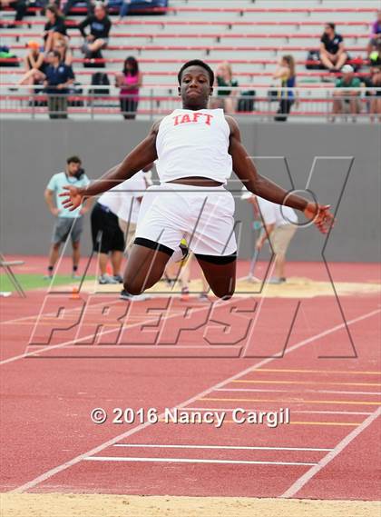Thumbnail 1 in UIL 6A Region 4 Track Meet photogallery.