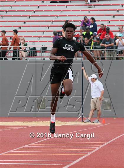 Thumbnail 1 in UIL 6A Region 4 Track Meet photogallery.