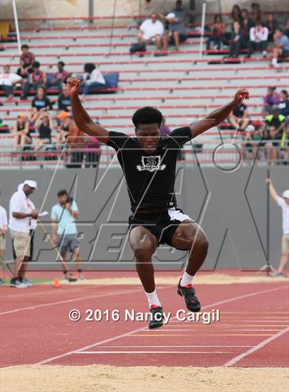 Thumbnail 2 in UIL 6A Region 4 Track Meet photogallery.