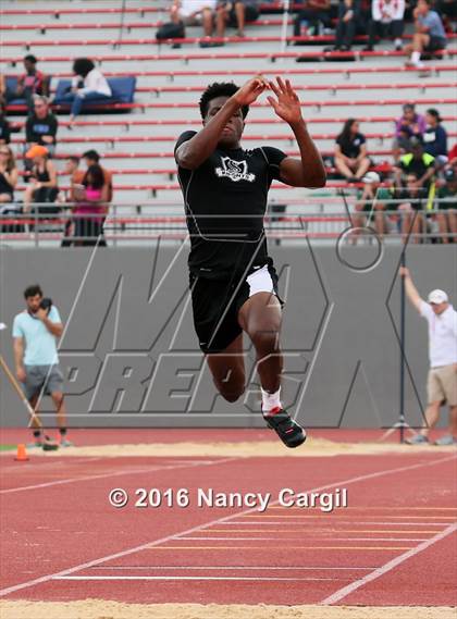 Thumbnail 3 in UIL 6A Region 4 Track Meet photogallery.