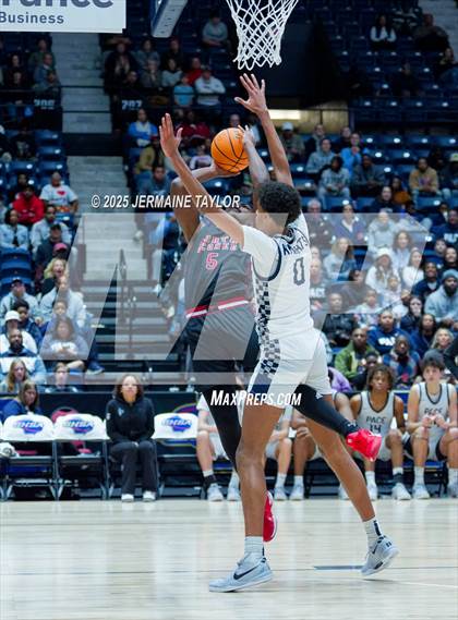 Thumbnail 3 in Pace Academy vs. North Oconee (GHSA 4A Finals) photogallery.