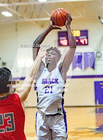Thumbnail 1 in Lee vs Brackenridge (SAISD Boys Basketball Tournament) photogallery.