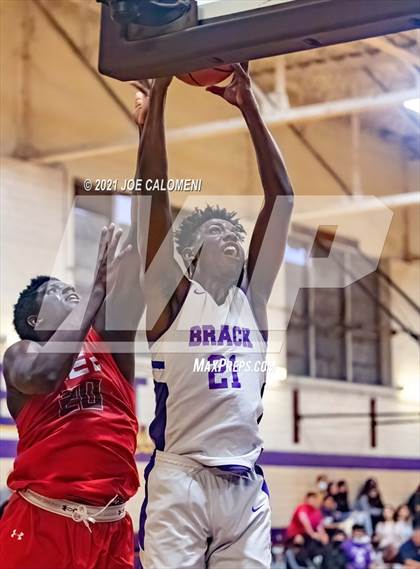 Thumbnail 3 in Lee vs Brackenridge (SAISD Boys Basketball Tournament) photogallery.