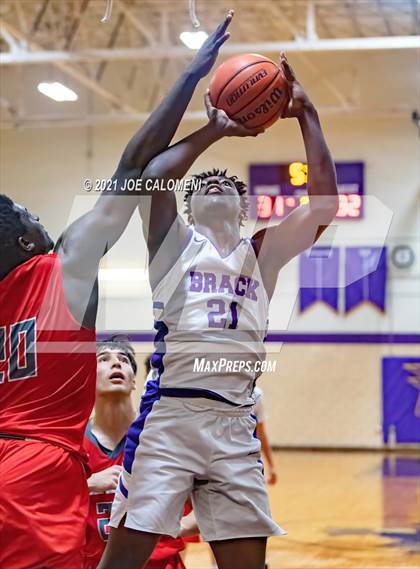Thumbnail 3 in Lee vs Brackenridge (SAISD Boys Basketball Tournament) photogallery.