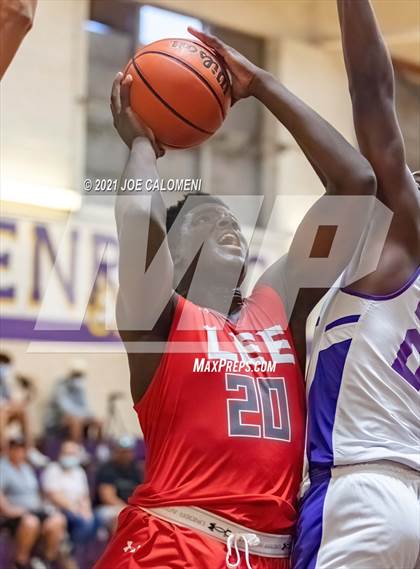 Thumbnail 3 in Lee vs Brackenridge (SAISD Boys Basketball Tournament) photogallery.