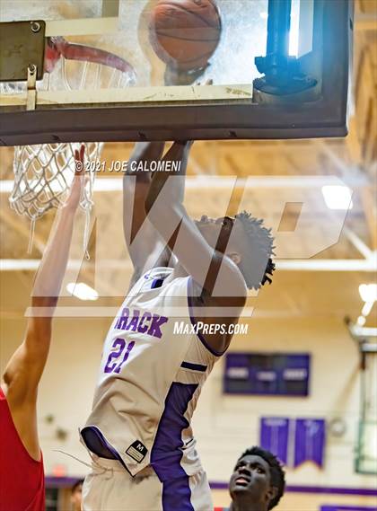 Thumbnail 3 in Lee vs Brackenridge (SAISD Boys Basketball Tournament) photogallery.