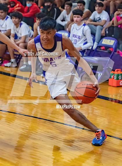 Thumbnail 2 in Lee vs Brackenridge (SAISD Boys Basketball Tournament) photogallery.