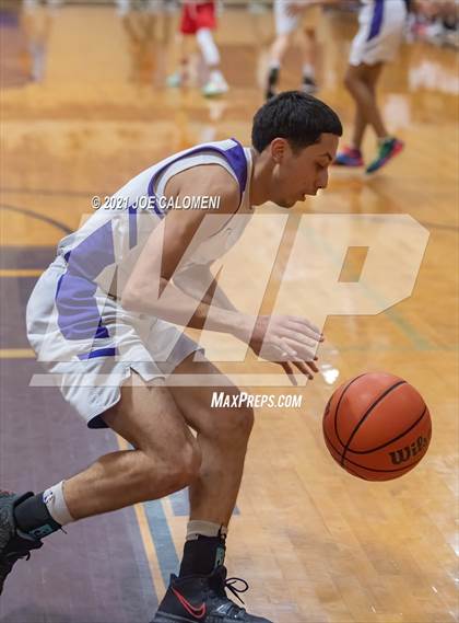 Thumbnail 1 in Lee vs Brackenridge (SAISD Boys Basketball Tournament) photogallery.