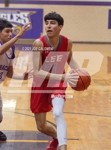 Thumbnail 2 in Lee vs Brackenridge (SAISD Boys Basketball Tournament) photogallery.