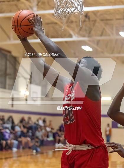 Thumbnail 1 in Lee vs Brackenridge (SAISD Boys Basketball Tournament) photogallery.