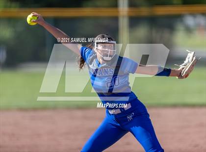 Thumbnail 2 in Papillion-LaVista South vs. Blair photogallery.
