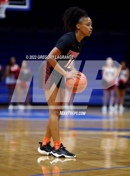 Thumbnail 1 in Trinity vs Bell (UIL 6A Regional Quarterfinal) photogallery.