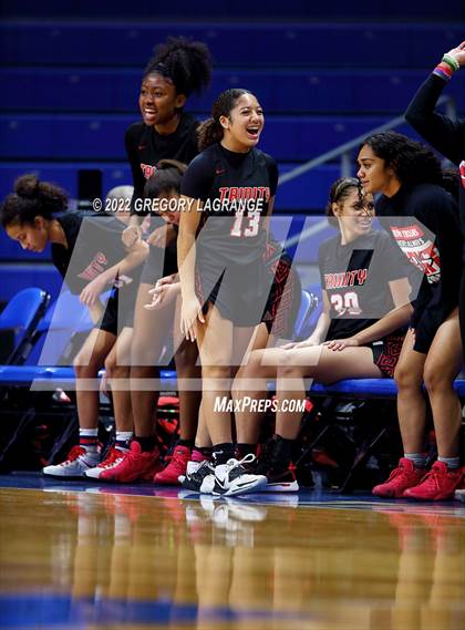 Thumbnail 1 in Trinity vs Bell (UIL 6A Regional Quarterfinal) photogallery.