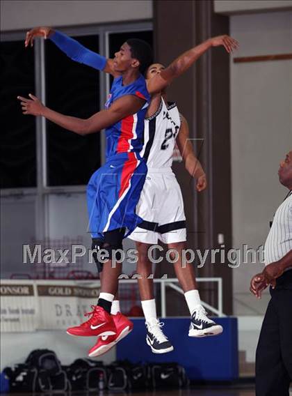 Thumbnail 1 in Clark vs Duncanville (McDonald's Texas Invitational) photogallery.