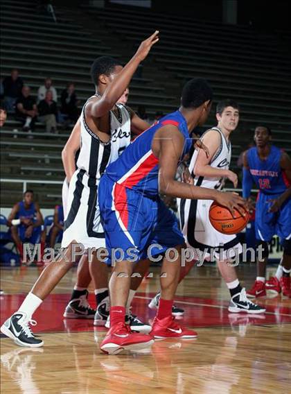 Thumbnail 2 in Clark vs Duncanville (McDonald's Texas Invitational) photogallery.