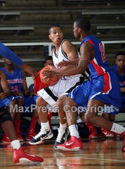 Thumbnail 2 in Clark vs Duncanville (McDonald's Texas Invitational) photogallery.