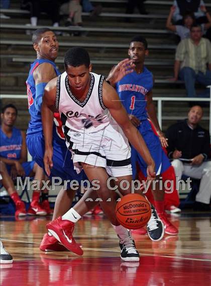 Thumbnail 3 in Clark vs Duncanville (McDonald's Texas Invitational) photogallery.