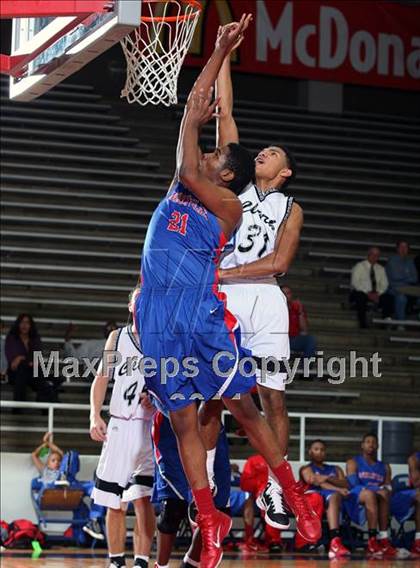 Thumbnail 1 in Clark vs Duncanville (McDonald's Texas Invitational) photogallery.