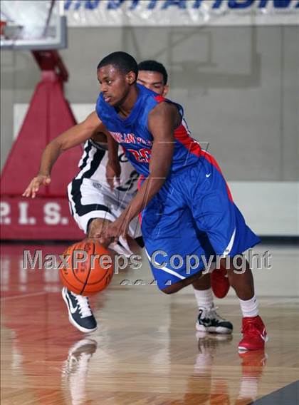 Thumbnail 2 in Clark vs Duncanville (McDonald's Texas Invitational) photogallery.