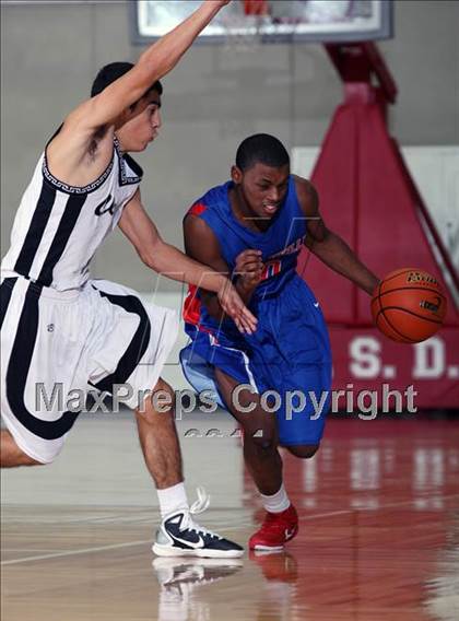 Thumbnail 2 in Clark vs Duncanville (McDonald's Texas Invitational) photogallery.