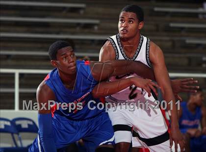 Thumbnail 1 in Clark vs Duncanville (McDonald's Texas Invitational) photogallery.