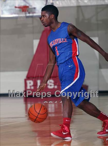 Thumbnail 3 in Clark vs Duncanville (McDonald's Texas Invitational) photogallery.