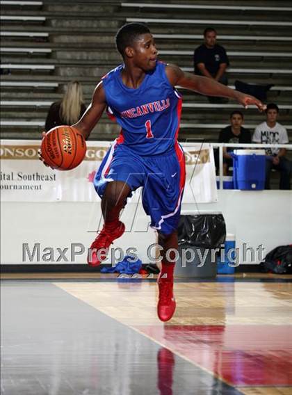 Thumbnail 2 in Clark vs Duncanville (McDonald's Texas Invitational) photogallery.